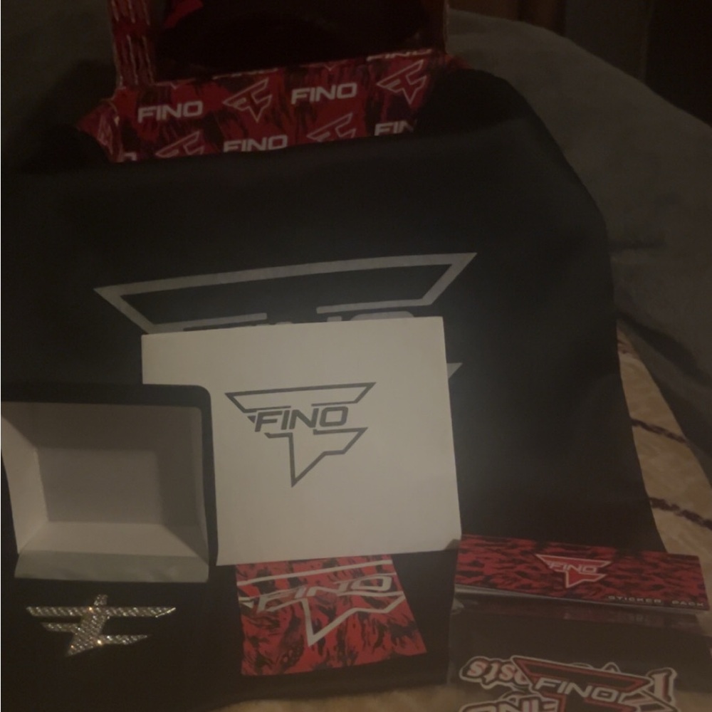 Fino Logo Accessories Set